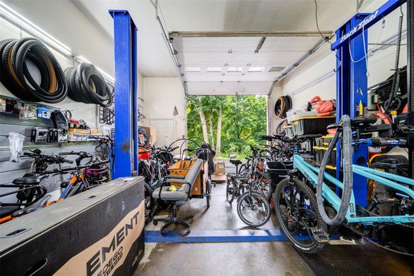 Garage, Interior
