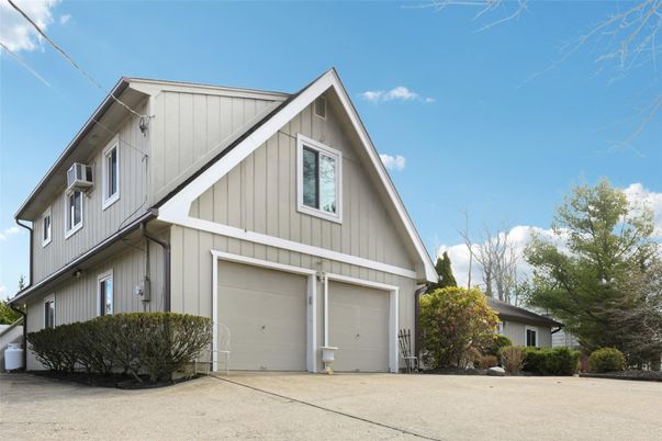 Attached, Exterior, Facade, Farmhouse