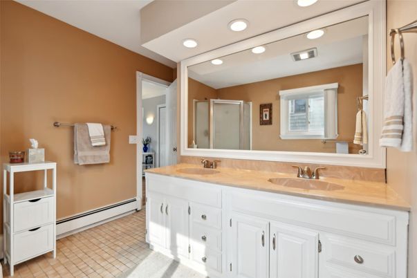 Bathroom, Dual Sink Vanities, Interior, Recessed Lighting