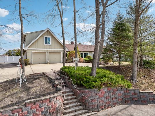 Attached, Exterior, Facade, Ranch