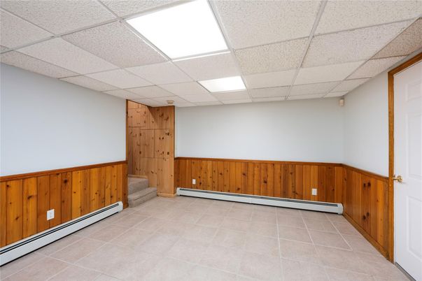 Empty room, Interior, Recessed Lighting, Wooden Walls