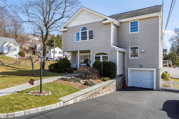 Attached, Exterior, Facade, Split Level