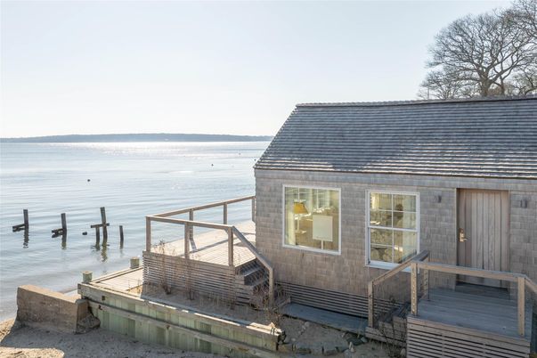 Exterior, Lake
