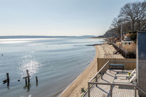 Exterior, Lake