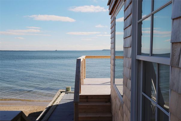 Exterior, Lake