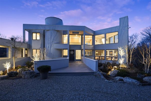 Backyard, Exterior, Facade, Modern