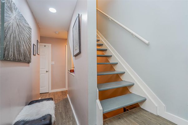 Interior, Recessed Lighting, Wood Texture Flooring