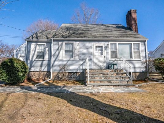 Exterior, Facade, Cape Cod