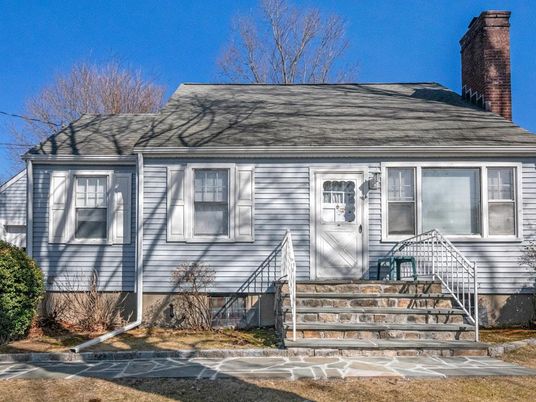 Exterior, Facade, Cape Cod