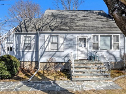 Exterior, Facade, Cape Cod