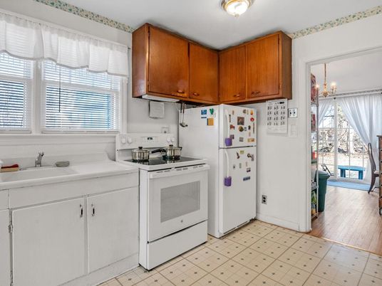 Chandelier, Interior, Kitchen, Wood Texture Flooring