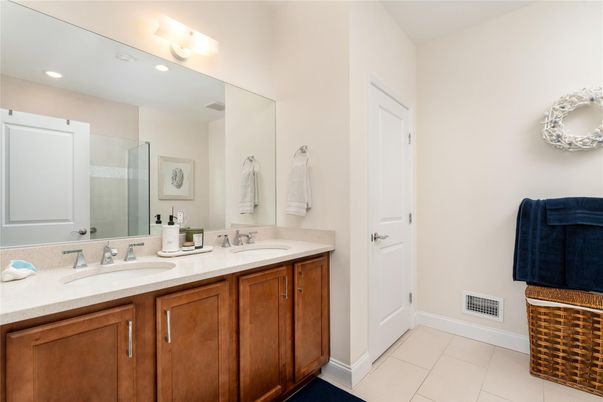 Bathroom, Dual Sink Vanities, Interior, Recessed Lighting