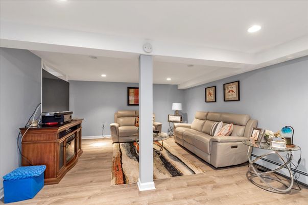 Interior, Living room, Recessed Lighting, Wood Texture Flooring