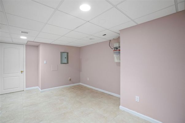 Empty room, Interior, Recessed Lighting