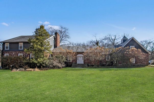 Backyard, Exterior, Facade, Brick Facade, Cape Cod