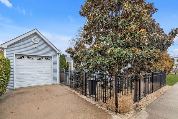 Detached Garage, Exterior