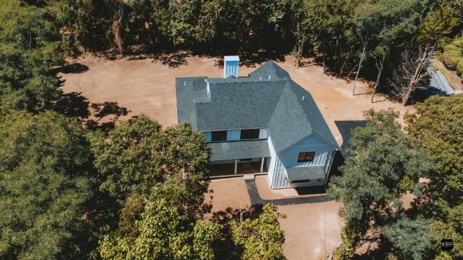 Exterior, Drone