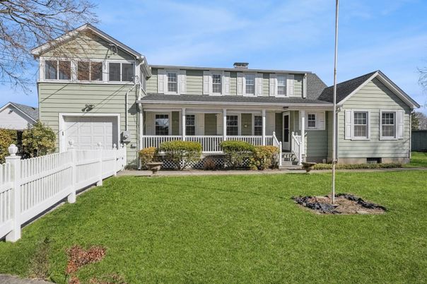Attached, Exterior, Facade, Farmhouse