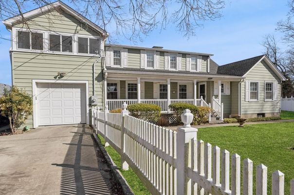 Attached, Exterior, Facade, Farmhouse