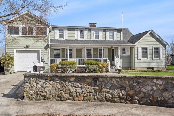 Attached, Exterior, Facade, Farmhouse
