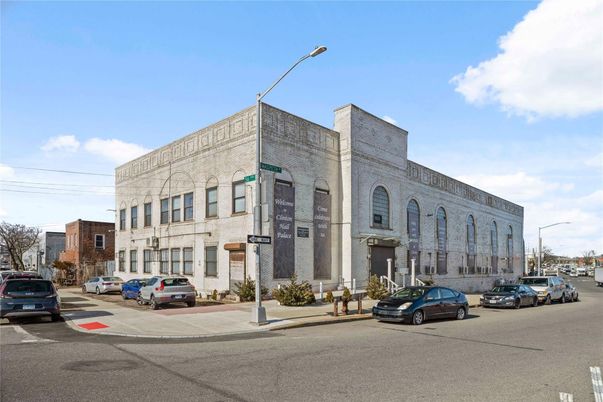 Exterior, Facade, Highrise