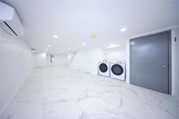 Interior, Marble, Recessed Lighting, Washer