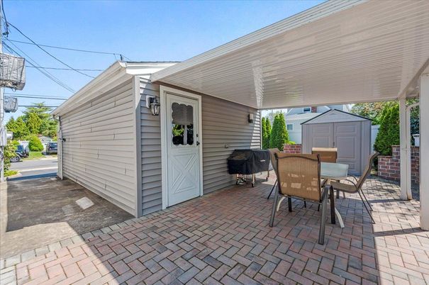 Detached Garage, Exterior