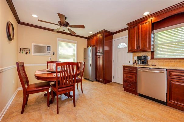 Dining room, Interior, Kitchen, Recessed Lighting