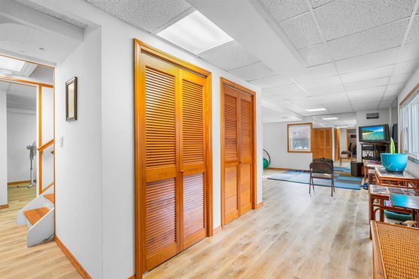 Interior, Recessed Lighting, Wood Texture Flooring