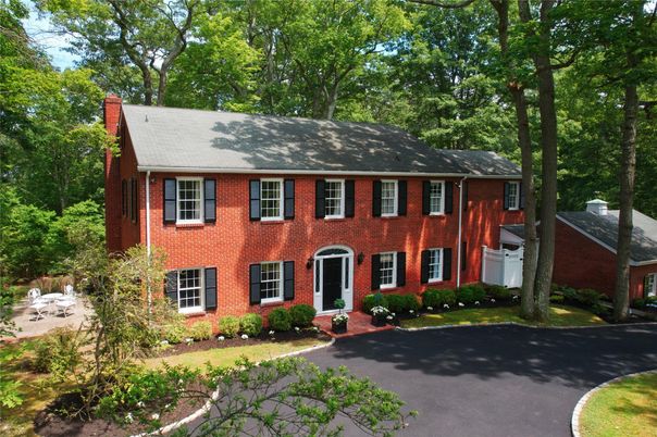 Exterior, Facade, Brick Facade, Georgian