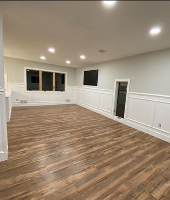 Empty room, Interior, Recessed Lighting, Wood Texture Flooring