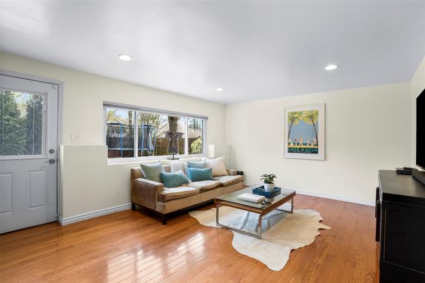 Interior, Living room, Recessed Lighting, Wood Texture Flooring