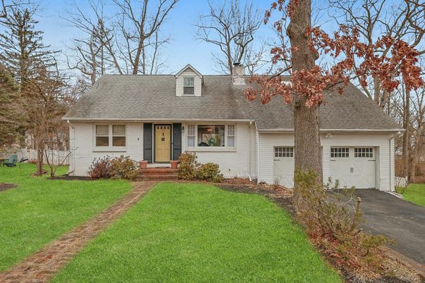 Attached, Exterior, Facade, Cape Cod