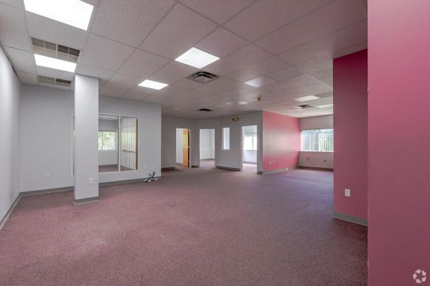 Empty room, Interior, Recessed Lighting