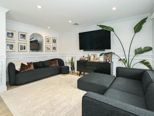 Interior, Living room, Recessed Lighting, Wood Texture Flooring
