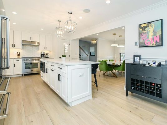 Chandelier, Dining room, Interior, Kitchen, Pendant Lights, Recessed Lighting, Stainless Steel Appliances, Wood Texture Flooring
