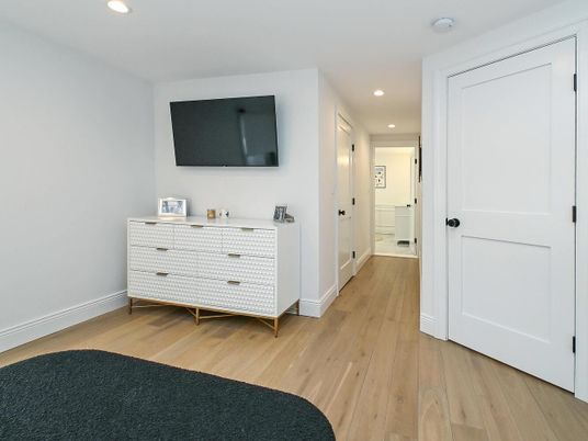 Interior, Recessed Lighting, Wood Texture Flooring