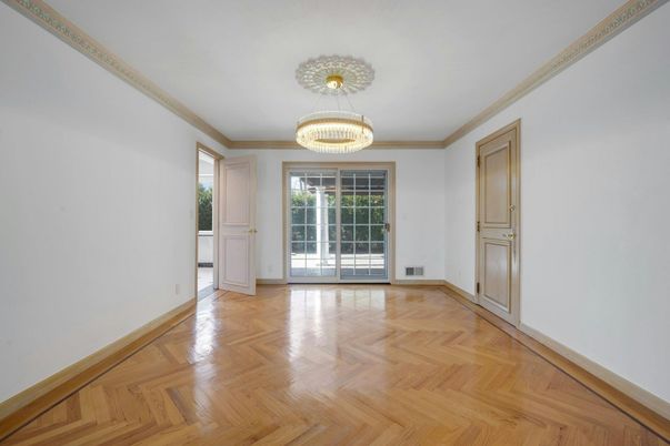 Chandelier, Empty room, Interior, Wood Texture Flooring