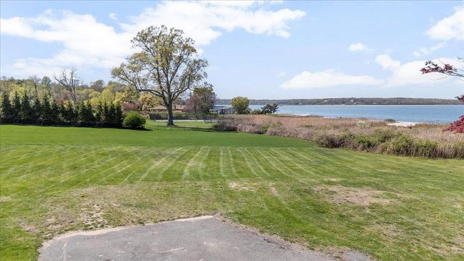 Exterior, Lake