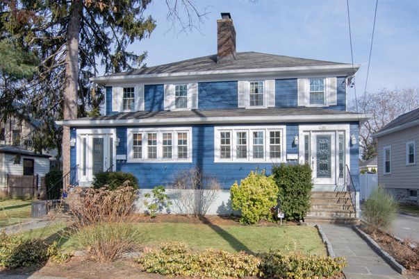 Exterior, Facade, American Foursquare