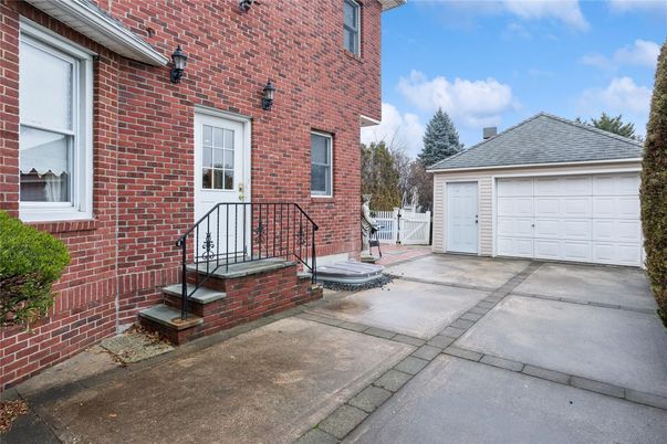 Detached Garage, Exterior