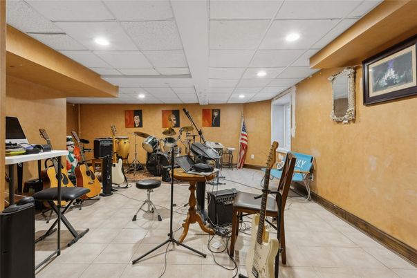 Fitness Equipment, Interior, Recessed Lighting