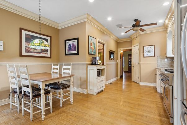 Dining room, Interior, Kitchen, Recessed Lighting, Wood Texture Flooring