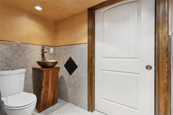 Bathroom, Interior, Recessed Lighting