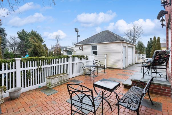 Detached Garage, Exterior