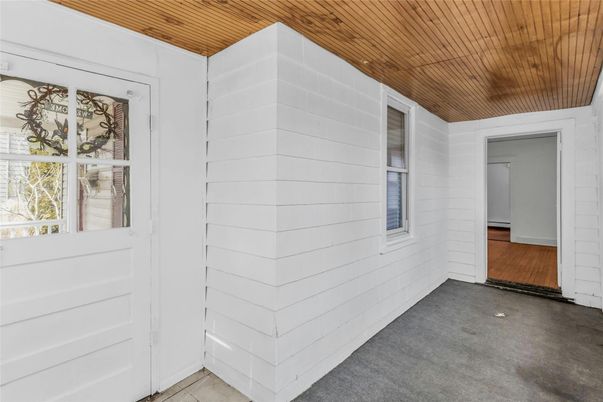 Empty room, Interior, Wooden Ceilings