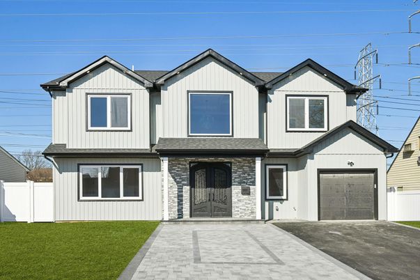 Attached, Exterior, Facade, Farmhouse