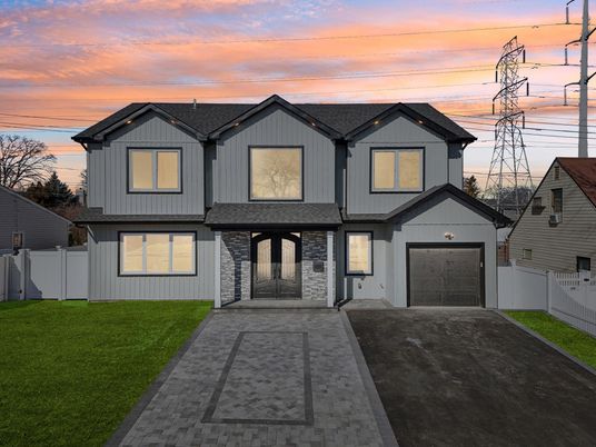 Attached, Exterior, Facade, Farmhouse