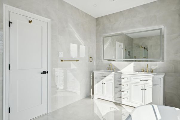 Bathroom, Dual Sink Vanities, Interior, Recessed Lighting