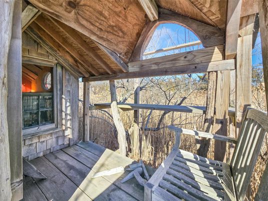 Exterior, Wooden Beams